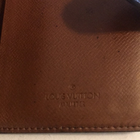 Louis Vuitton Card Holder - Picture 5 of 7